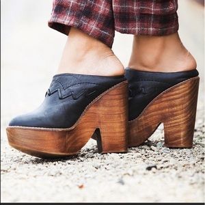 Free people platform chance clog black shoe 9